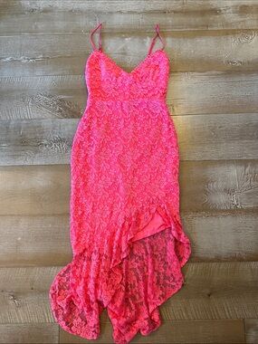 Sage& Paige NWOT Women’s Pink Lace side slit Spaghetti Strap Dress